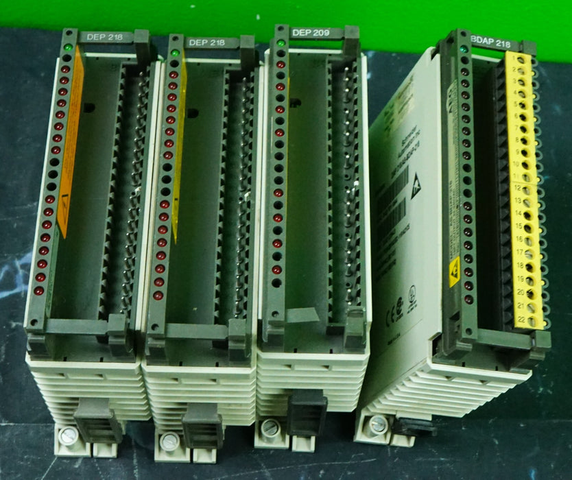SCHNEIDER AUTOMATION COMPACT MODULE - LOT OF 4