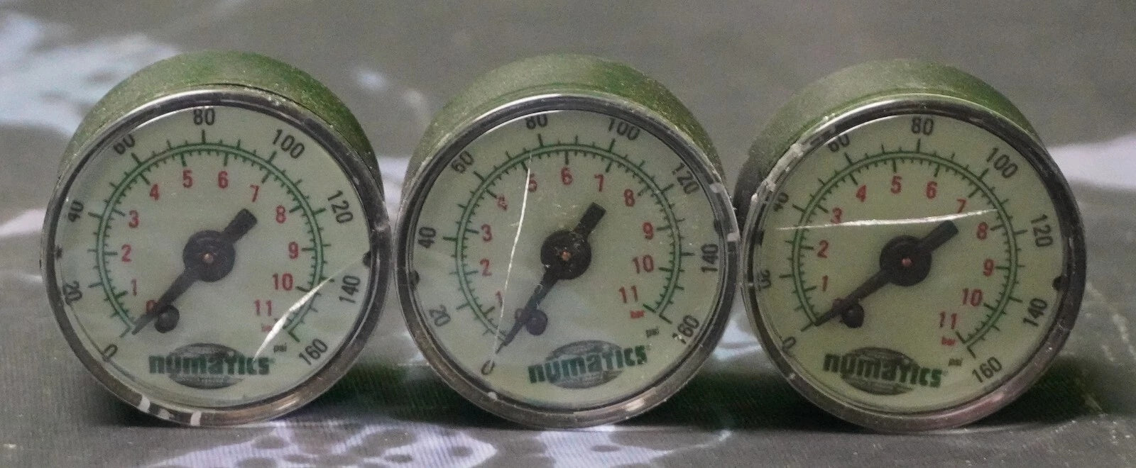 Parts Only (3) NUMATICS 214-103A GA160A Pressure Gauge 0-160 PSI 1/8" Connection