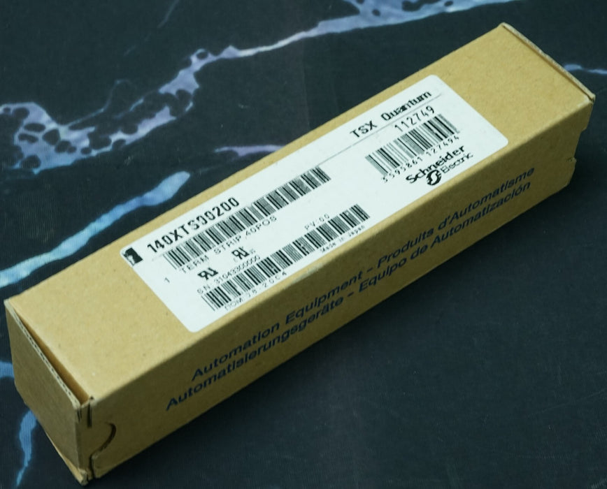 Schneider Electric 140XTS00200/140DAO84210 PLC Modicon Quantum*