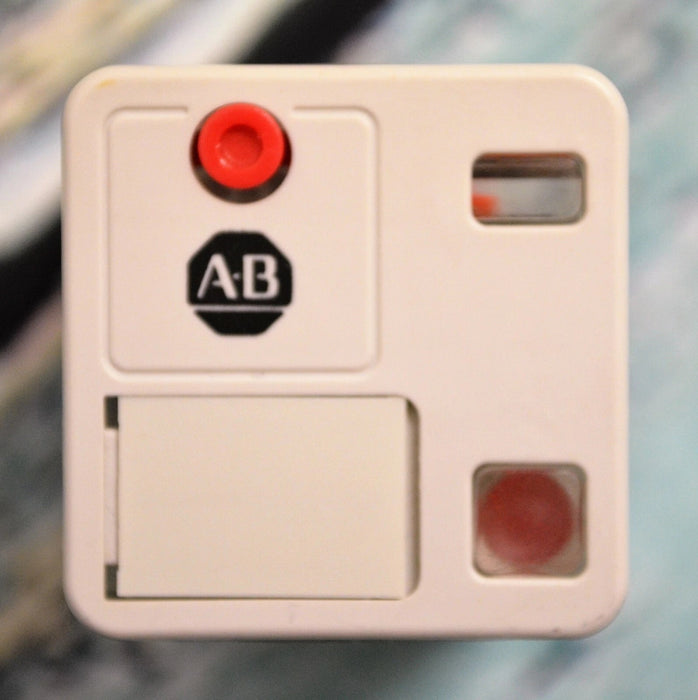 Allen-Bradley 700-HB33Z24-1-4 Plug-In/Ice-Cube Relay 24VDC 10A Series B Clean