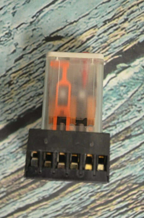 Allen-Bradley 700-HB33Z24 Series B Relay W/ 700-HN102 Series B Base