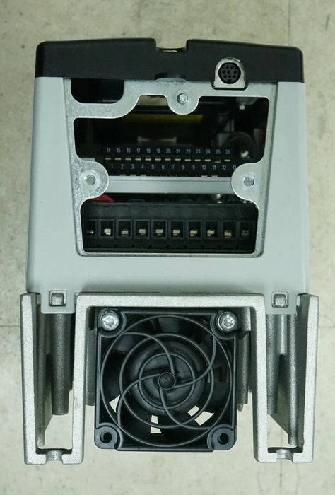 Allen-Bradley 20AD2P1A0AYNNNC0 PowerFlex 70 1 HP 480 VAC FRN 5.001 Tested Good