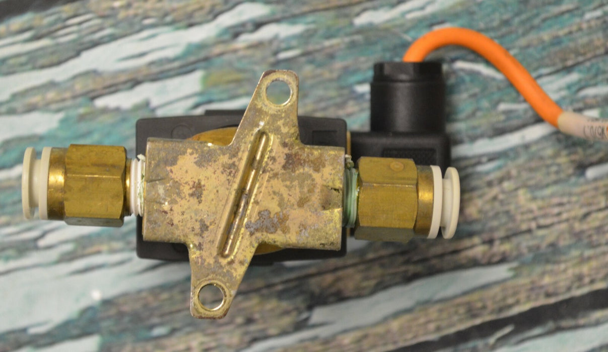 Smc VX2330 Solenoid Valve W/Connector & Bracket Class B DC24V 4.5mm Orifice