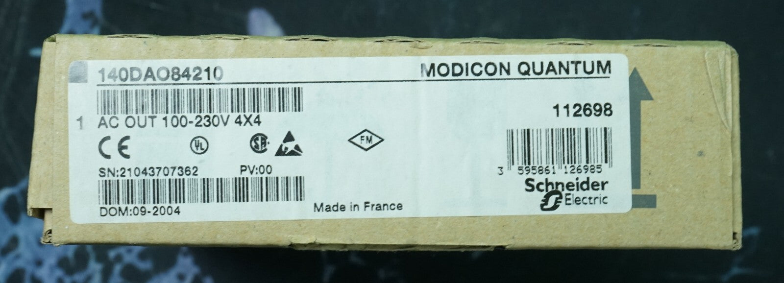 Schneider Electric 140XTS00200/140DAO84210 PLC Modicon Quantum*