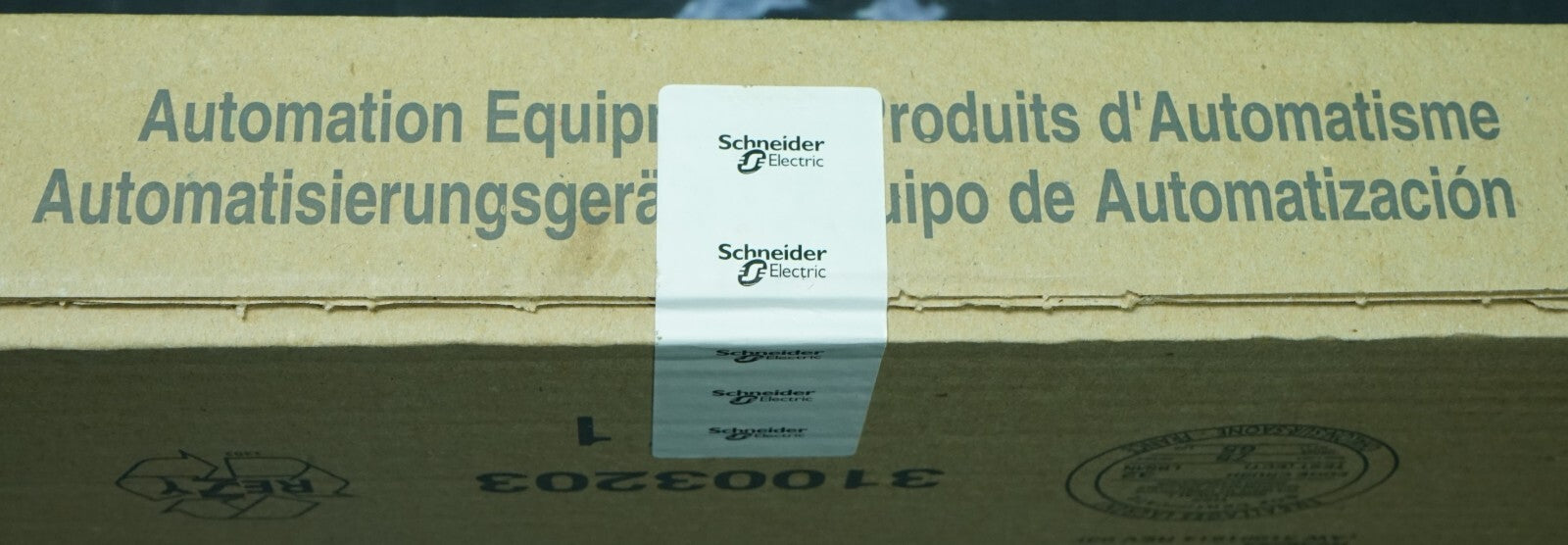 Schneider Electric 140XTS00200/140DAO84210 PLC Modicon Quantum*