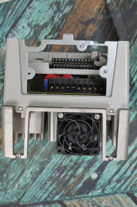 Allen-Bradley PowerFlex 70 3 HP 20AD5P0A0AYNNNC0 480VAC Tested Good Low Hours