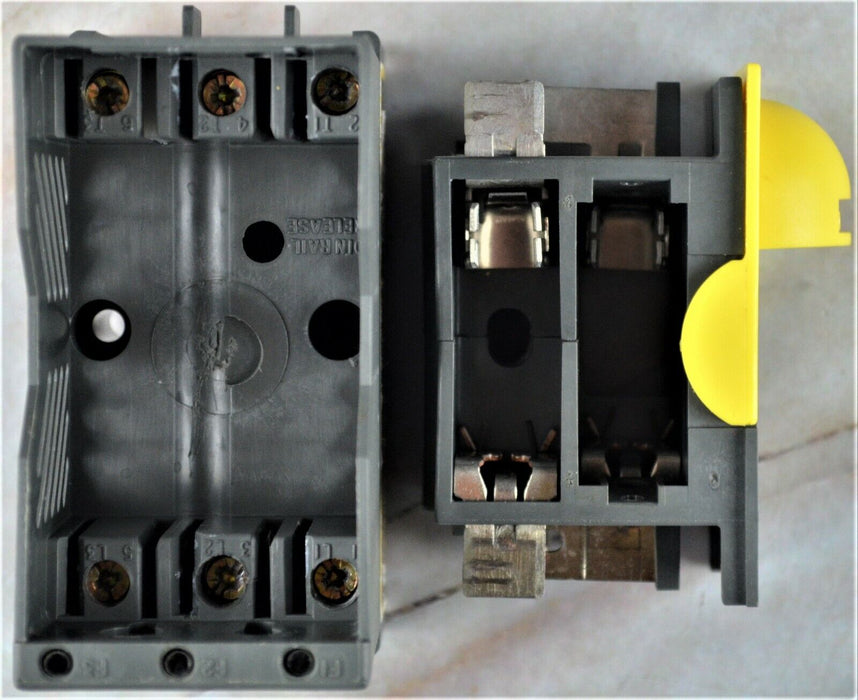 BUSSMANN OPTIMA OVER CURRENT PROTECTION MODULE 30A 600V , OPM-1038R