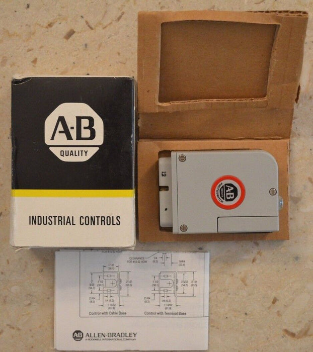 New Allen Bradley Photoelectric Red Line Series 5000 42LRC-5220 Quantity