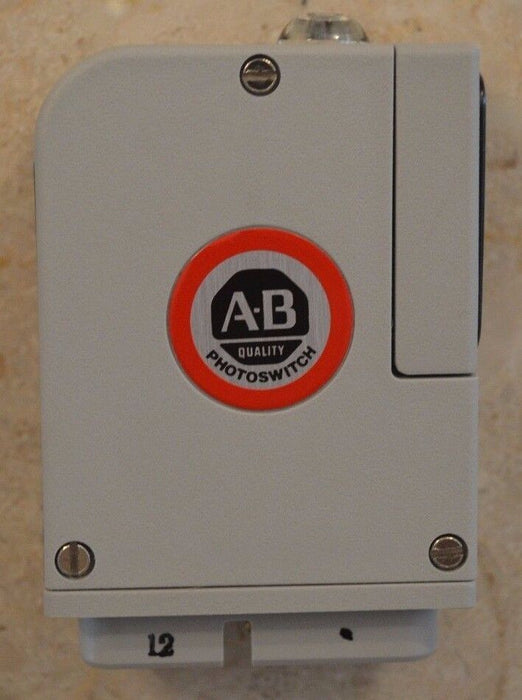 New Allen Bradley Photoelectric Red Line Series 5000 42LRC-5220 Quantity