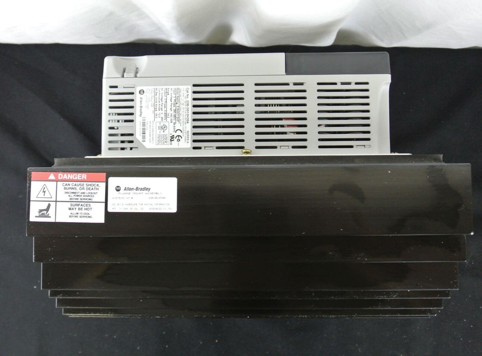 NEW Allen-Bradley 7.5 HP Powerflex 40 22B-D012H104 w/ Fange Mount Asembly Ser. A