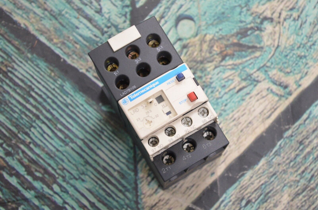 Schneider Electric LRD-32 Bimetallic Overload Relay 600V 32A