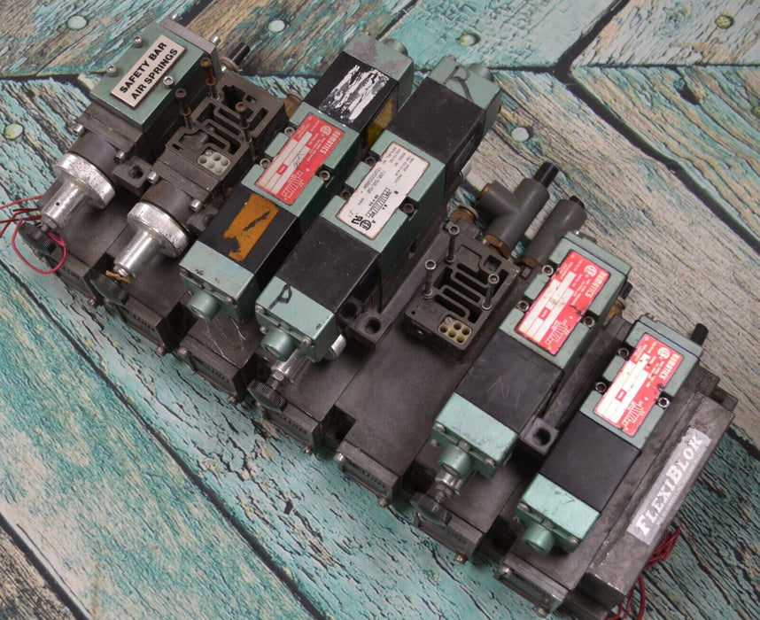 Used Numatics 081SS400M000061 (4) Solenoid Valves With Flexiblok Manifold Bases