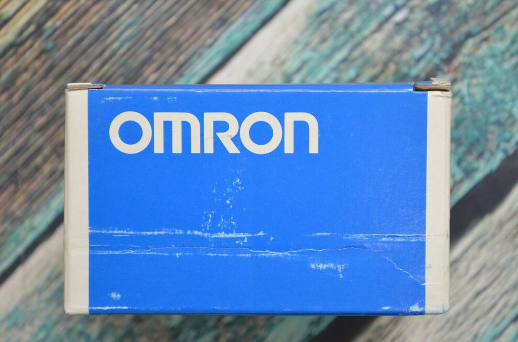 New In Box OMRON TL-X10E2 Proximity Switch Quantity 10 - 40 VDC 2M