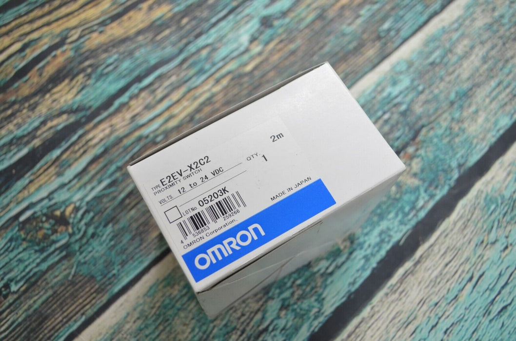 New in Box E2EV-X2C2 (E2EVX2C2) OMRON Cylindrical Proximity Sensor 12-24 VDC 2M