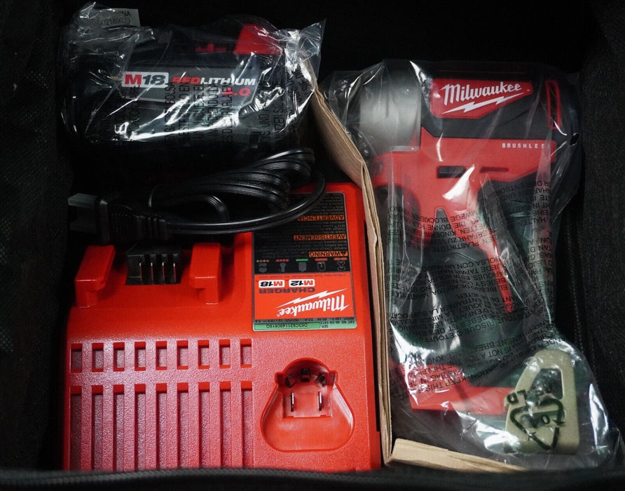 New Milwaukee 2850-21XC Cordless LITHIUM-ION 1/4" impact driver Kit with Bit Set