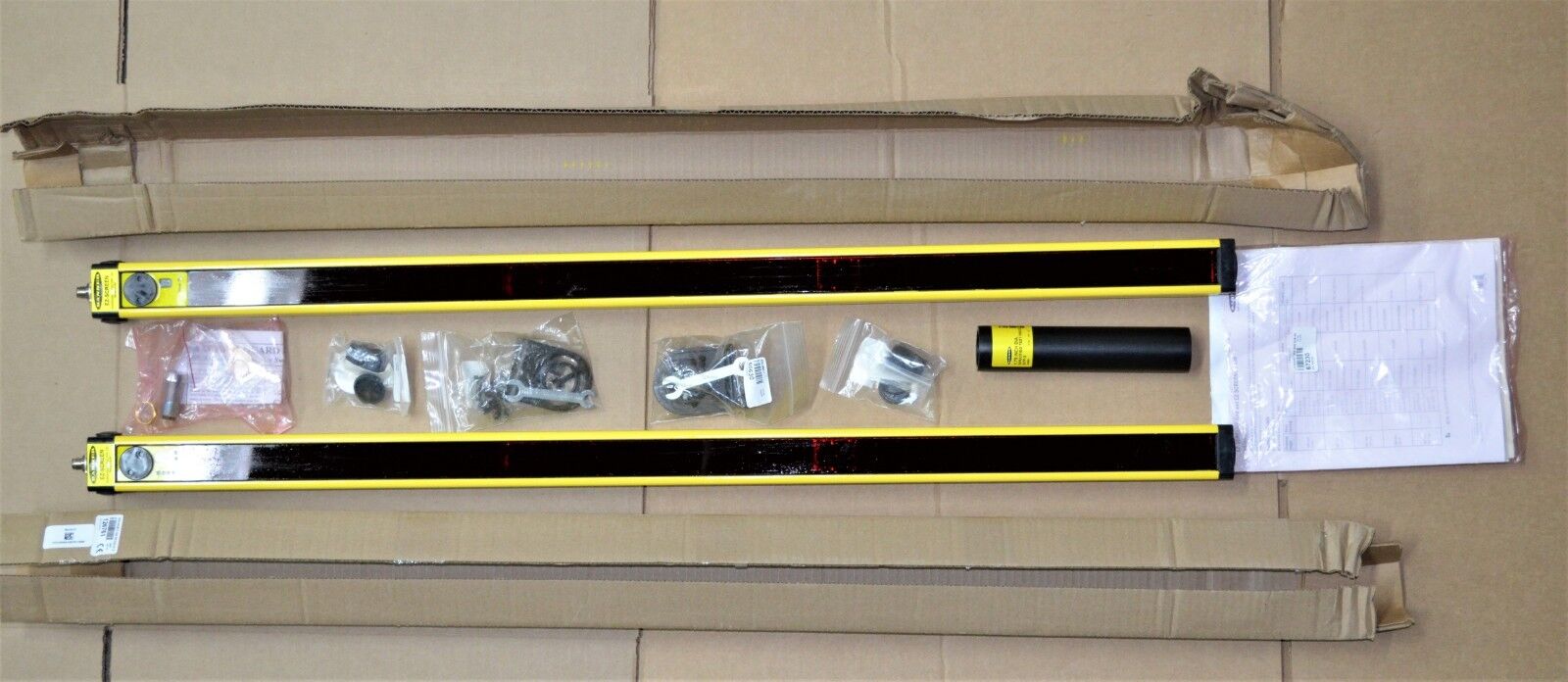 New Banner SGR4-300Q8E Emitter 126874 & Transmitter 126761 PN:75813