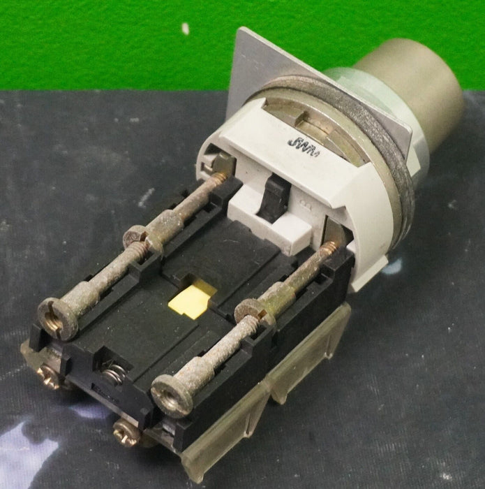 Allen Bradley 800T-H33 Keyed Selector Switch 2 Position Maintained