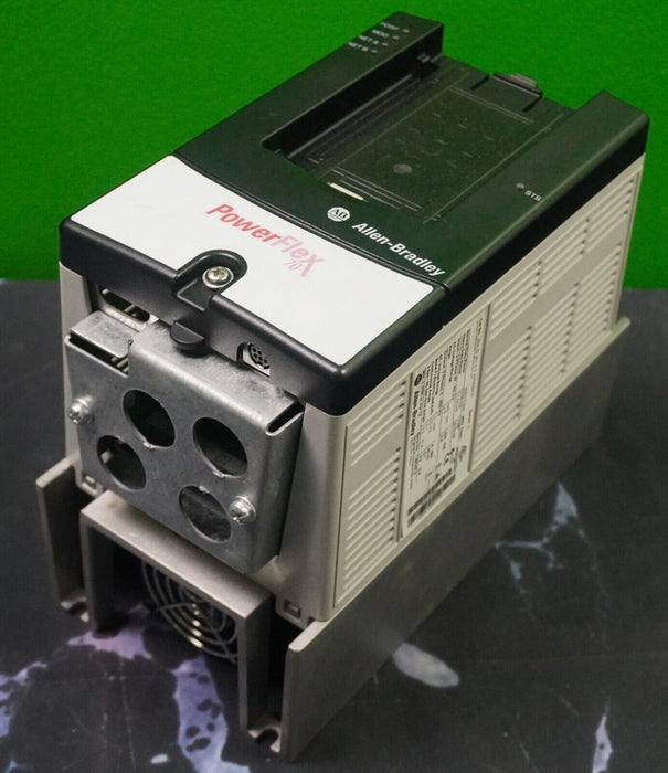 Allen-Bradley PowerFlex 70 1 HP 20AD2P1A3AYNNNC0 480 VAC FRN 2.003 Tested Good