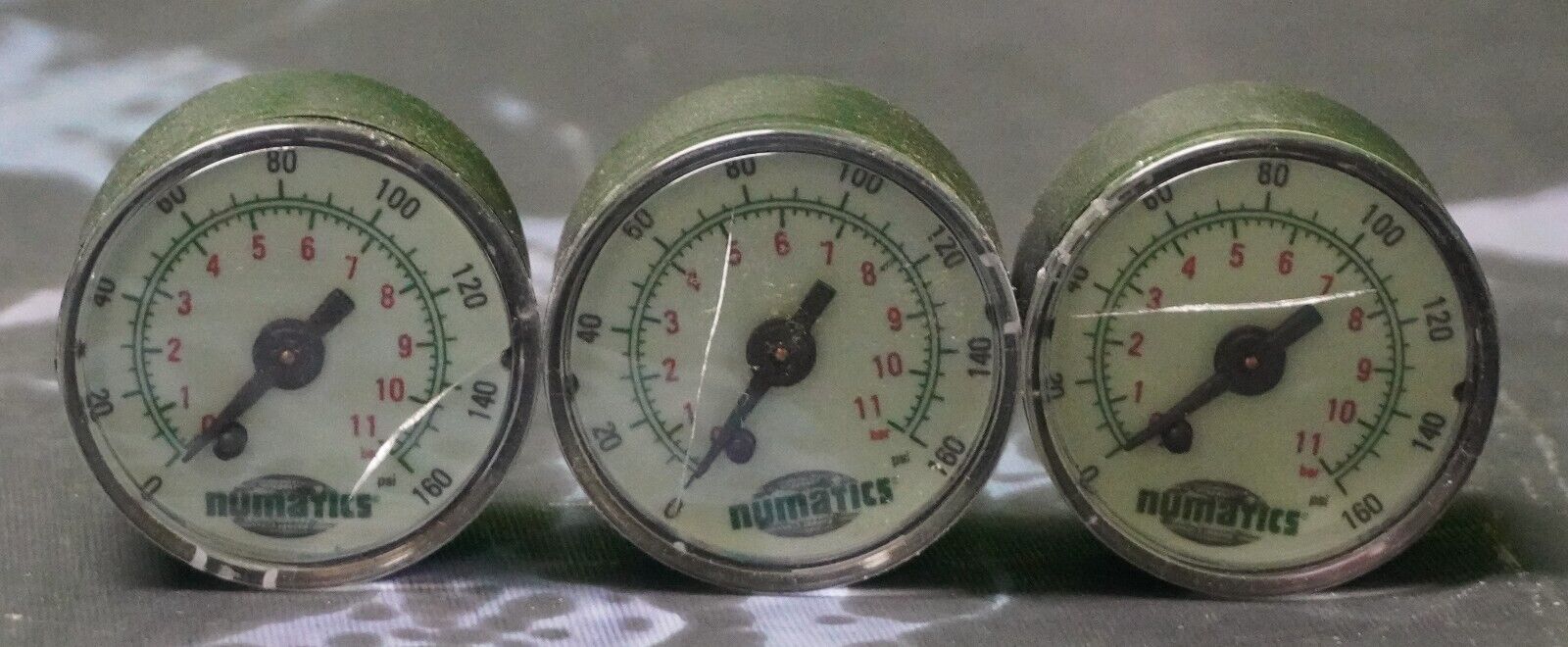 Parts Only (3) NUMATICS 214-103A GA160A Pressure Gauge 0-160 PSI 1/8" Connection