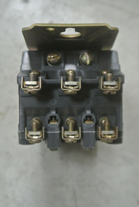 Allen-Bradley 702L-AOD93 Series K Lighting Contactor