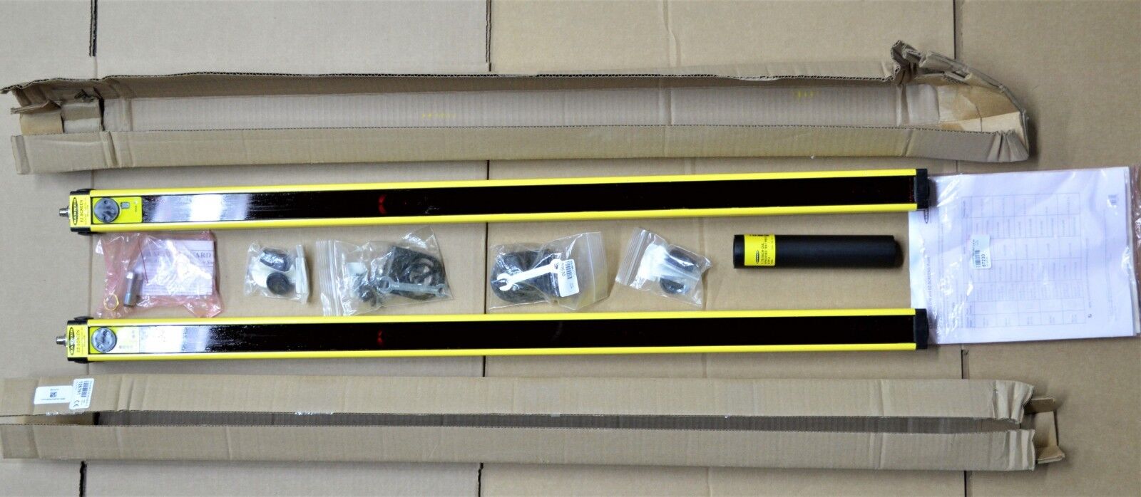 New Banner SGR4-300Q8E Emitter 126874 & Transmitter 126761 PN:75813