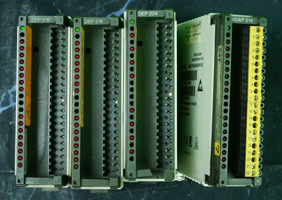 SCHNEIDER AUTOMATION COMPACT MODULE - LOT OF 4