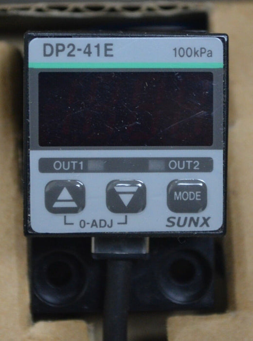 New SUNX DP2-41E digital pressure sensor  DP2 Series Led Display UDP241