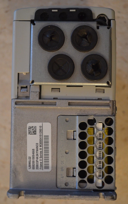 Allen-Bradley PowerFlex 700 20BD3P4A3AYNANC0 2 HP 480VAC 3.4 A Drive TESTED