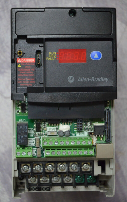 Allen Bradley 22D-D4P0N104 PowerFlex40 2 HP Series A 480 VAC 4.0 Amp Tested Good