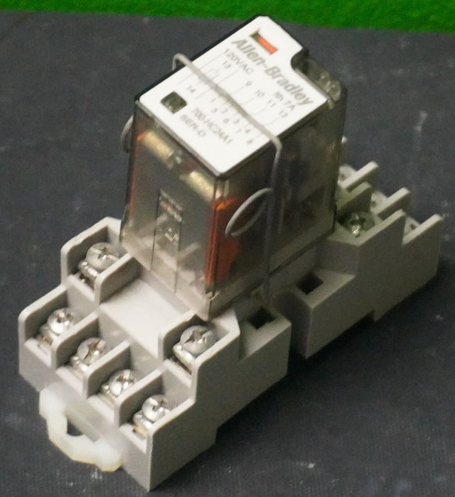 Allen-Bradley 700-HN128/700-HN103/700-HC24A1 SER.B Relay & Base 120VAC Coil