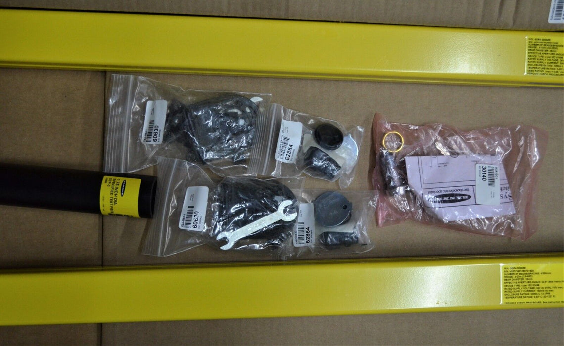 New Banner SGR4-300Q8E Emitter 126874 & Transmitter 126761 PN:75813