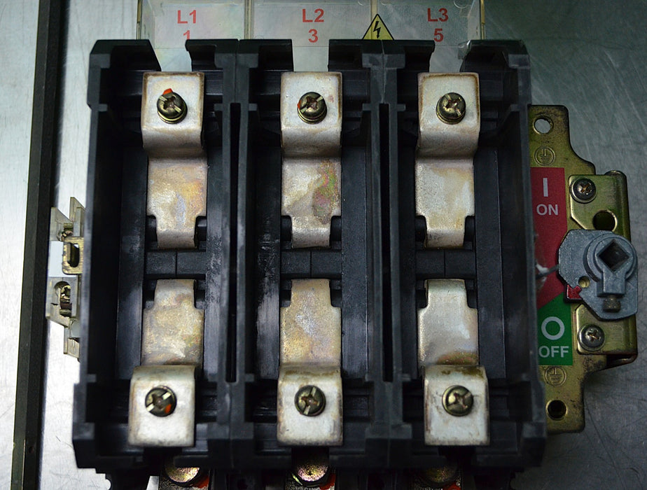 Allen-Bradley 194R-NJ200P3 200 AMP Disconnect Switch 3P 600VAC w/Handle 195-GA10