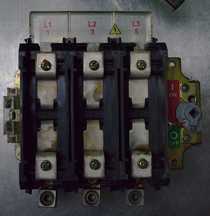 Allen-Bradley 194R-NJ200P3 200 AMP Disconnect Switch 3P 600VAC w/Handle 195-GA10