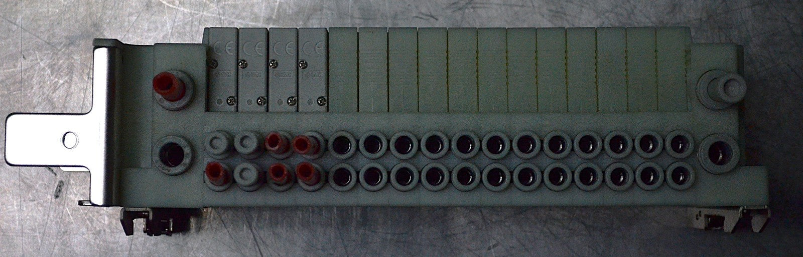 SMC 16-Position Valve Block Assembly with 4 SY3200-5U1-NA Valves